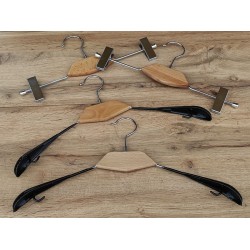 Вішалка з шир. плечем в силіконі і дер. вставкою (колір натур.) 35х3.5см. коробка 100шт